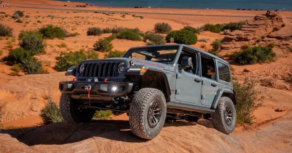 New Jeep Wrangler — photo 2 of 7